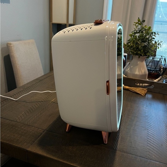 Warboy 6L Skincare Mini Fridge New - Picture 2 of 4
